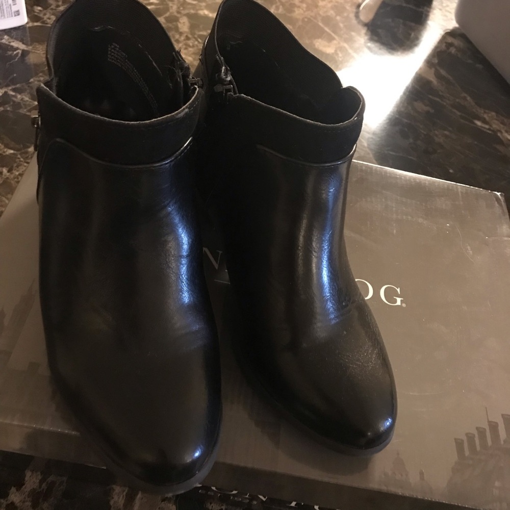 LONDON FOG Black Leather Bootie